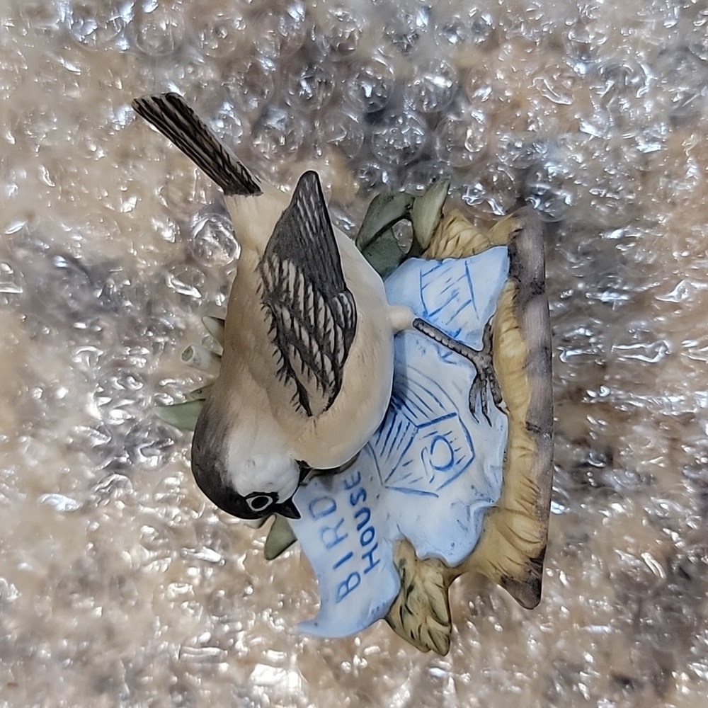 Adorable 1985 Enesco Bird figure
